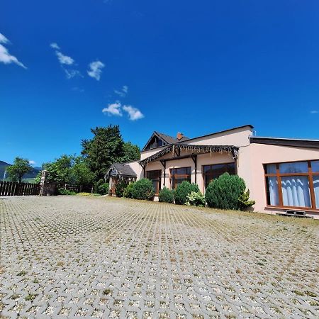 Vila Fenix B&B ルジョムベロク エクステリア 写真
