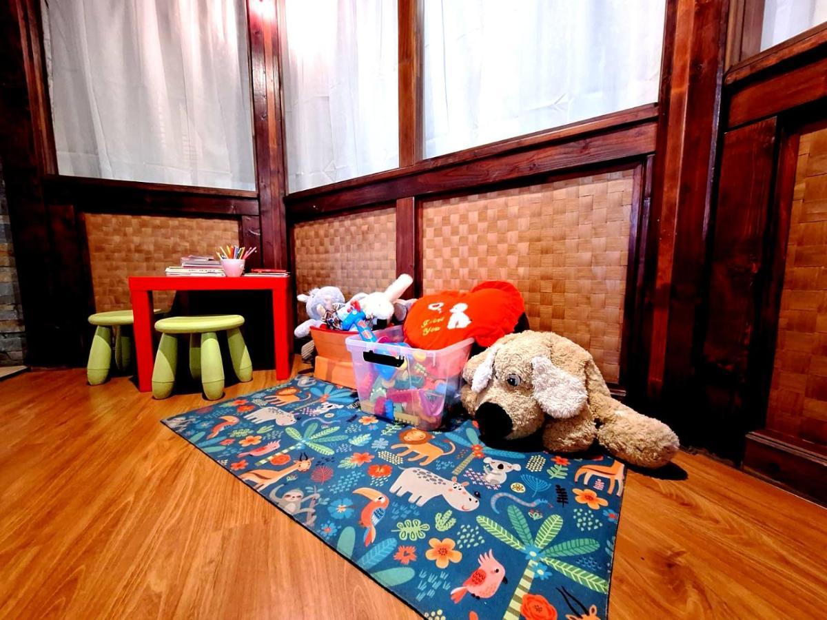 Vila Fenix B&B ルジョムベロク エクステリア 写真