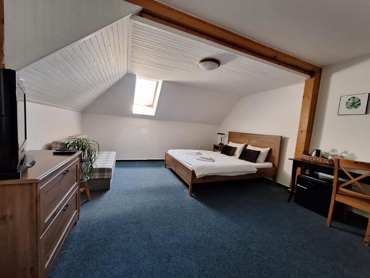 Vila Fenix B&B ルジョムベロク エクステリア 写真