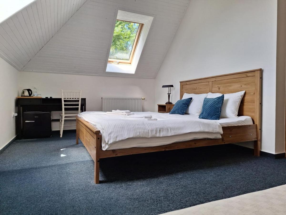 Vila Fenix B&B ルジョムベロク エクステリア 写真