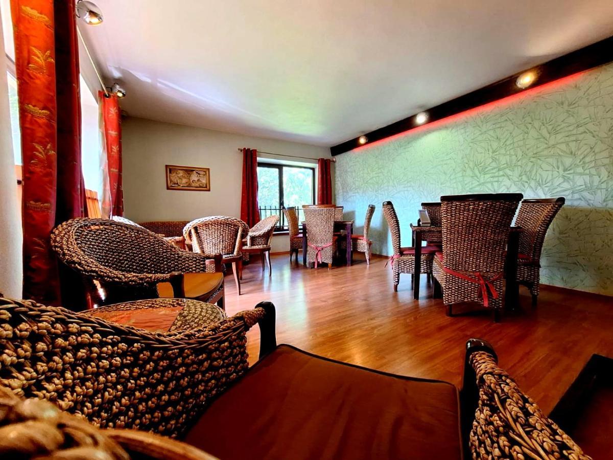 Vila Fenix B&B ルジョムベロク エクステリア 写真