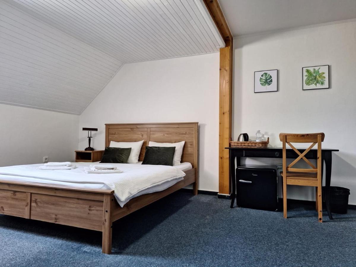 Vila Fenix B&B ルジョムベロク エクステリア 写真