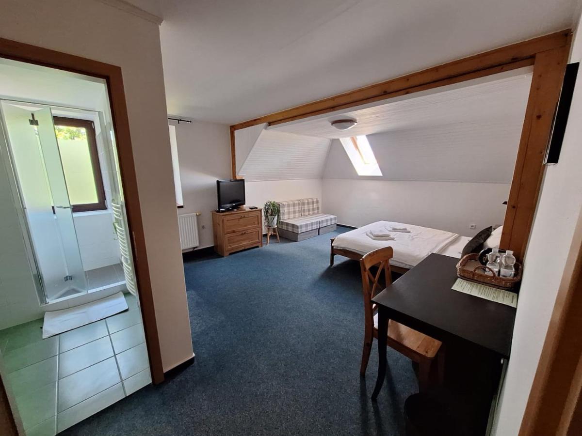 Vila Fenix B&B ルジョムベロク エクステリア 写真